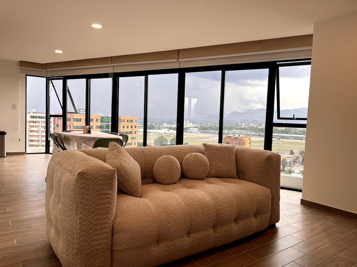 Level 15 Airport & Volcano View - High floor