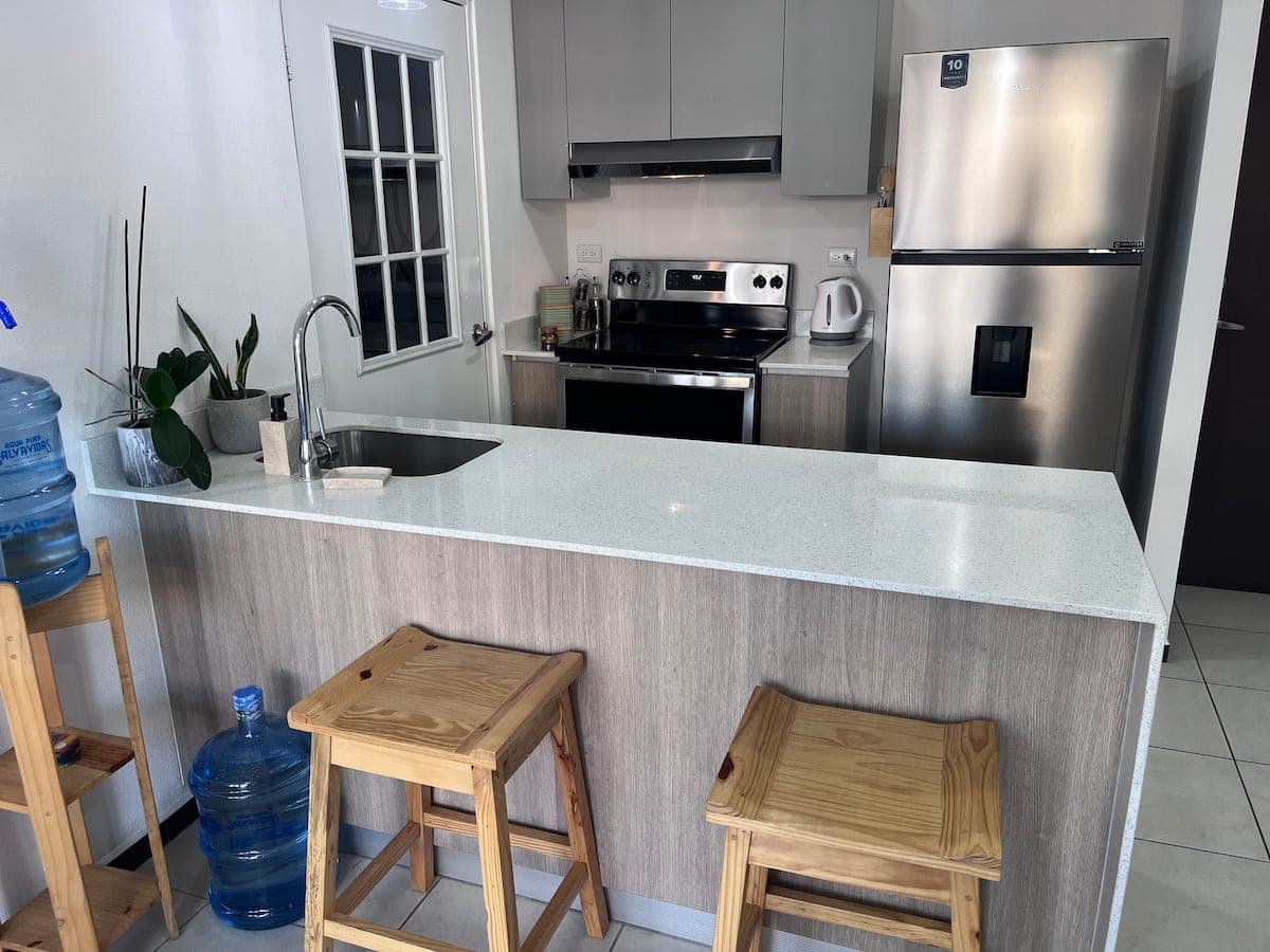 Level 3 Balcony Apartment - Gym access