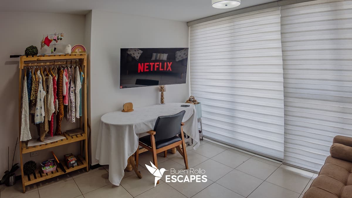 Level 3 Balcony Apartment - Co-working space